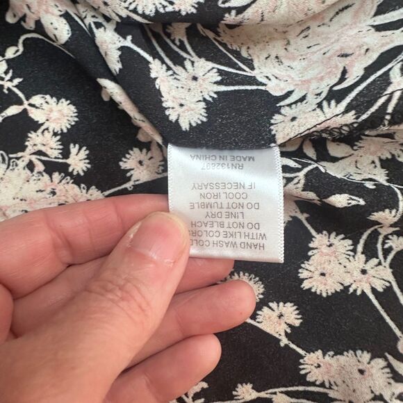 Rose + Olive Black Floral Blouse Women’s 3X Smocked Front Flow Top - Picture 4 of 5